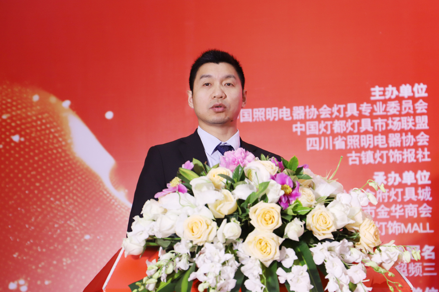 古镇镇经信局副局长何兆钿.jpg