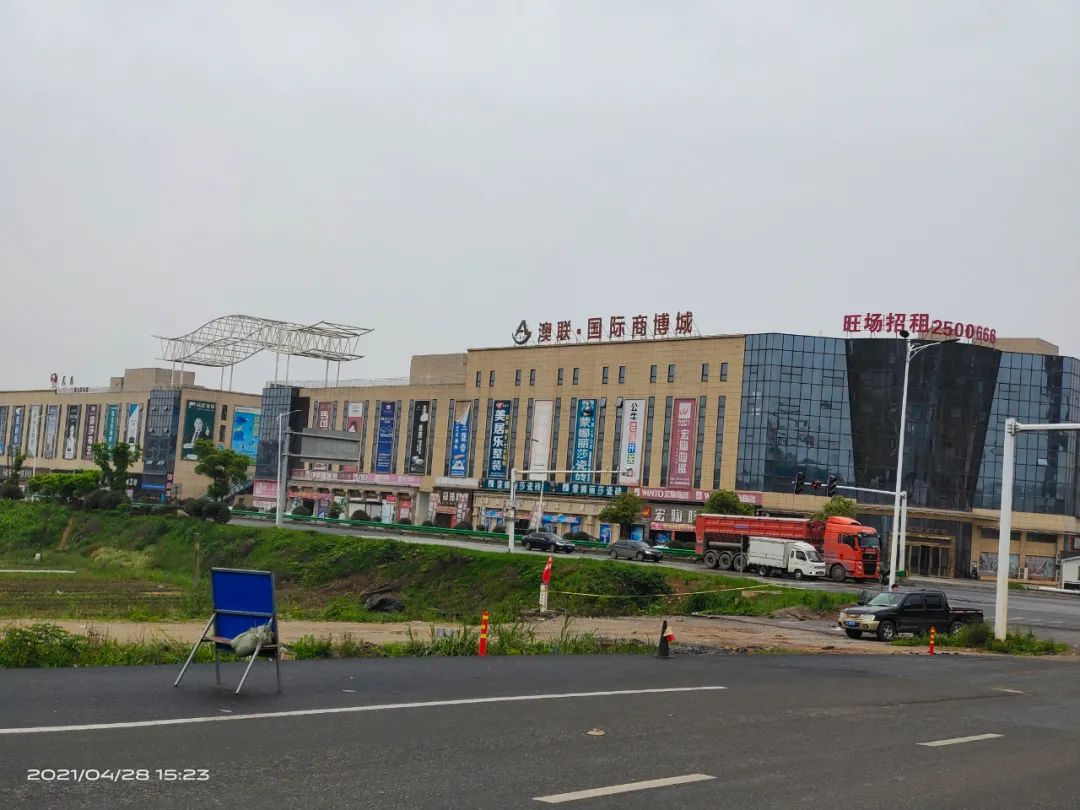 澳联国际商博城分布了约10家经销商.